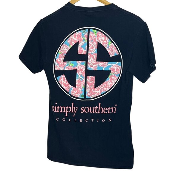 Simply Southern Women's S Short Sleeve Graphic‎ Tee Navy Pink Floral Logo Preppy - Picture 2 of 7